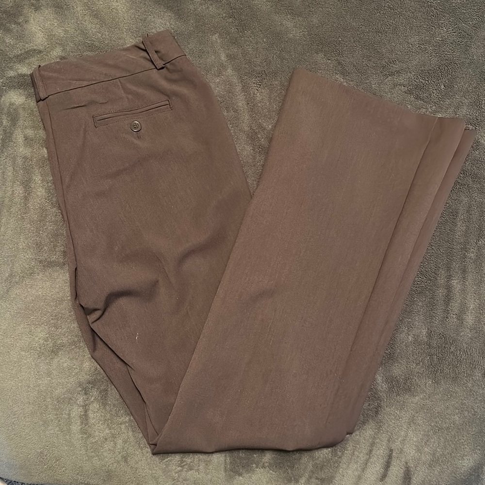 Worthington Modern Fit Size 8 office pants. Dark brown.